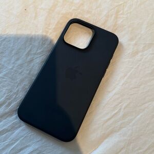 iPhone 15 pro max - black apple silicone case